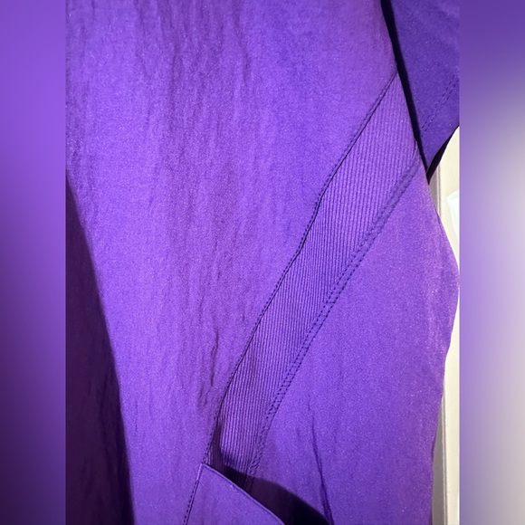 Vibrant purple like new Wonder Wink scrub top for healthcare workers nurses etc - Picture 2 of 9